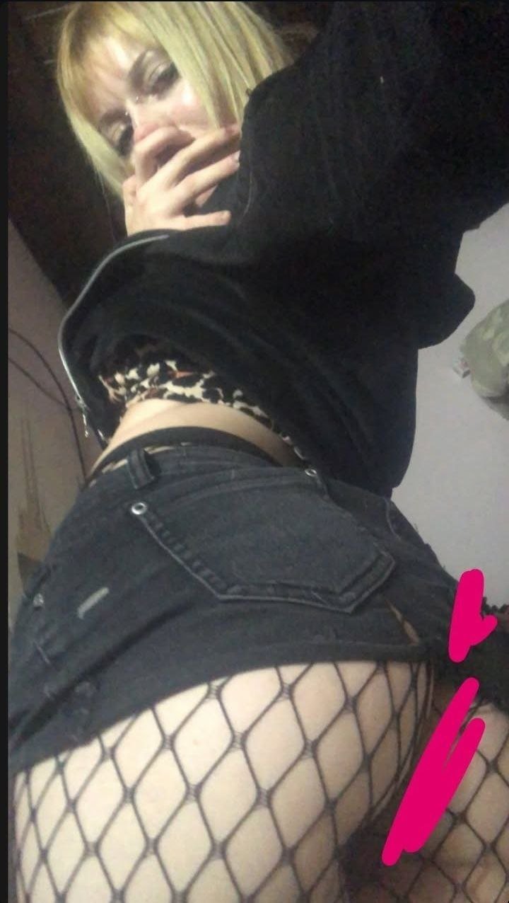 Mini compilado de goticas #h4lQA8C7